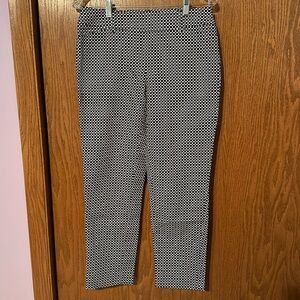 White House Black Market size 6R slim ankle black and white pants.